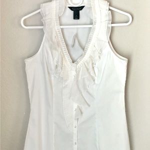 White House Black Market women’s white sleeveless button front blouse Size 4.